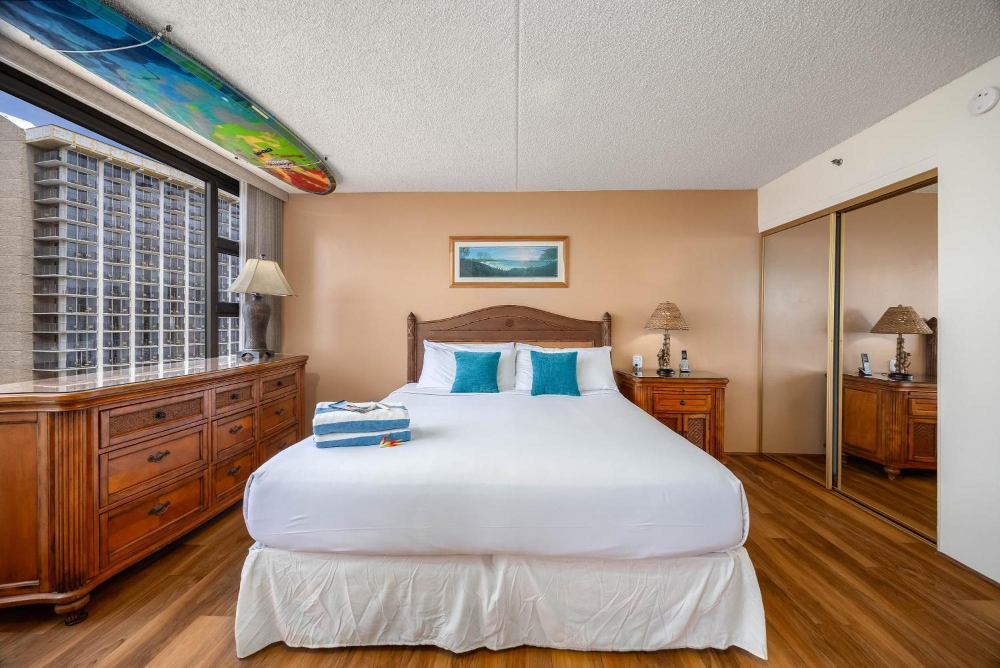 Tropical Escape, Ocean Views With Parking