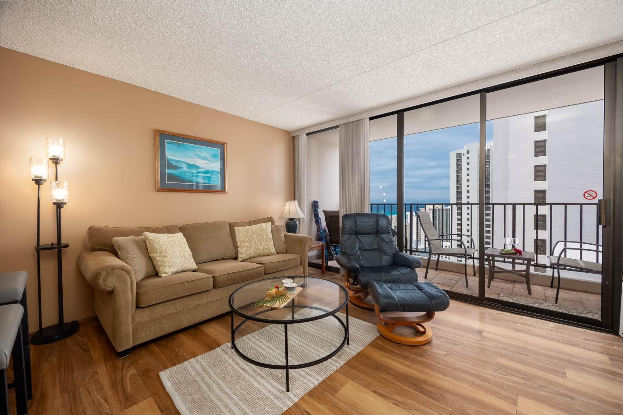 Tropical Escape, Ocean Views With Parking Apartment